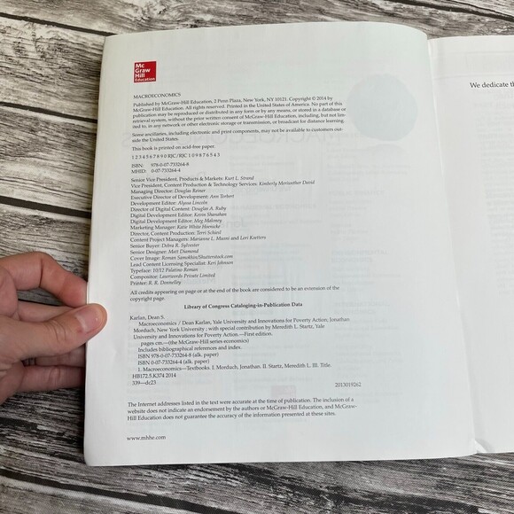 Macroeconomics Paperback Textbook by Dean Karlan & Jonathan Morduch Economics - Picture 4 of 5